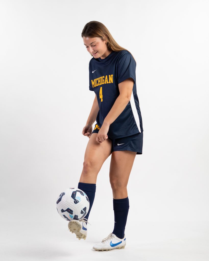 Gillian Ciak dribbling a soccer ball